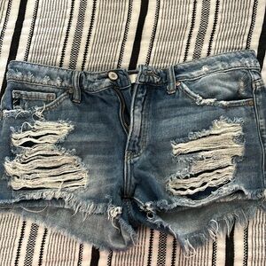 KanCan size L distressed Jean shorts